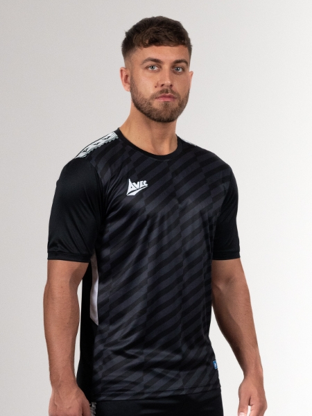 Our two-tone black football shirt is perfect for matches or for training. This adult is wearing a medium mens