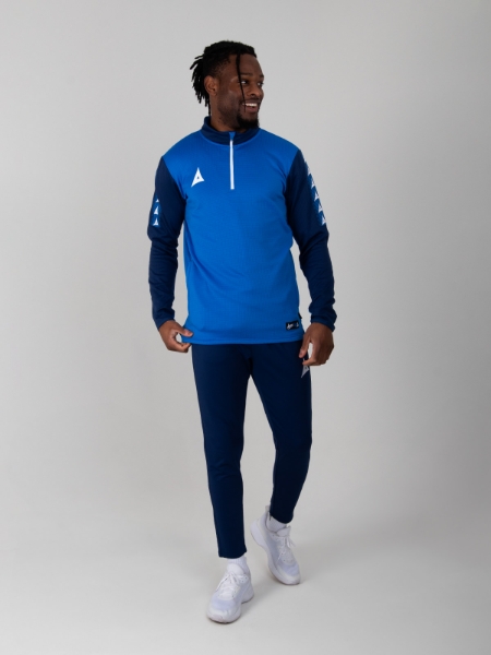 This comfortable jumper in two blues is also designed for style.